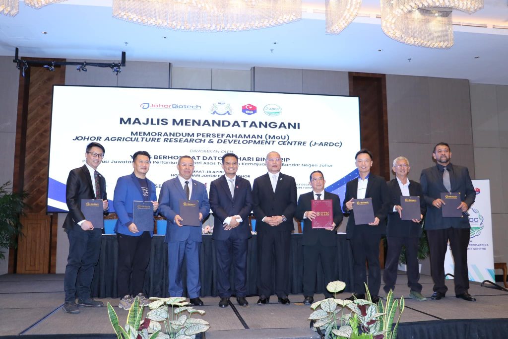 Johor Biotech - Pertumbuhan Bioekonomi Johor | Johor Biotech Malaysia | Johor Biotech Agency | Agensi Bioteknologi Johor | Bioteknologi Johor Darul Ta’zim | Inisiatif Bioteknologi Johor | Pembangunan Bioteknologi Johor | Ekosistem Bioteknologi Johor | Pelaburan Bioteknologi Johor | Penyelidikan & Pembangunan Bioteknologi | R&D Bioteknologi Malaysia | Inovasi Bioteknologi Johor | Teknologi Bioindustri Johor | Bioteknologi Pertanian Johor | Bioteknologi Makanan Johor | Bioteknologi Kesihatan Johor | Bioekonomi Johor | Bioekonomi Malaysia | Pusat Bioteknologi Johor | Sokongan Industri Bioteknologi | Pemindahan Teknologi Bioteknologi | Komersialisasi Bioteknologi | Startup Bioteknologi Johor | PKS Bioteknologi Johor | Dana & Geran Bioteknologi | Pembangunan Industri Bio | Rantaian Nilai Bioteknologi | Hab Bioteknologi Selatan Malaysia | Bioteknologi Lestari Johor | Inovasi Sains Hayat Johor | Sains Hayat Malaysia | Penyelidikan Saintifik Johor | Kerjasama Industri & Akademia | Pemerkasaan Bioindustri | Teknologi Hijau & Bioteknologi | Bioteknologi Marin Johor | Bioteknologi Perladangan | Bioteknologi Akuakultur Johor | Bioteknologi Halal | Keselamatan Makanan Bioteknologi | Pembangunan Modal Insan Bioteknologi | Latihan & Inkubator Bioteknologi | Dasar Bioteknologi Johor | Agenda Inovasi Johor | Transformasi Ekonomi Johor | Bioteknologi Berimpak Tinggi | Teknologi Mampan Johor | Penyelidikan Berasaskan Inovasi | Agensi Pembangunan Bioteknologi | 柔佛生物科技机构 | 柔佛生物科技发展 | 马来西亚生物科技 | 柔佛生物经济 | 生物科技创新 | Johor Biotechnology Agency | Biotechnology Development Johor | Malaysia Biotechnology | Johor Bioeconomy | Biotechnology Innovation